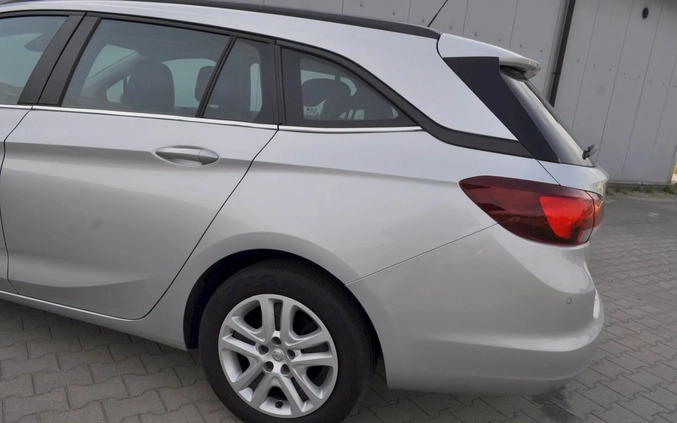 Opel Astra cena 48900 przebieg: 205000, rok produkcji 2020 z Stawiszyn małe 631